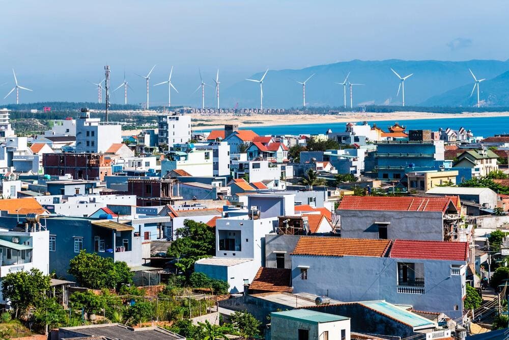 Khung cảnh yên bình nhìn từ trên cao của làng chài Nhơn Lý (Nguồn: Internet).